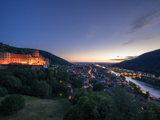 heidelberg-5360729.jpeg Panoramafoto mit Blick auf die Stadt Heidelberg kurz nach Sonnenuntergang